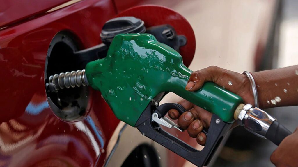 Petrol price may fall below N800/litre, marketers tell FG Petrol Pump