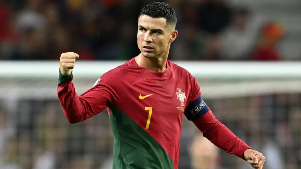 Ronaldo again tops Forbes’ highest-paid athletes list Ronaldo again tops Forbes’ highest-paid athletes list