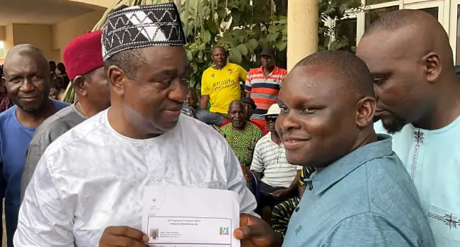 Fmr Gov Suswan dumps PDP, joins APC in Benue Fmr Gov Suswan dumps PDP, joins APC in Benue