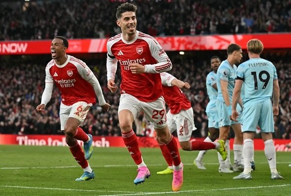 Arsenal close in on Premier League title after narrow win over Burnley Arsenal close in on Premier League title after narrow win over Burnley