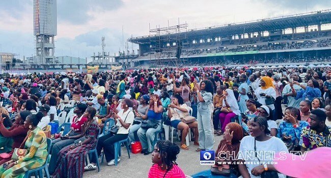 Nigerians who have broken Guinness World Records: From Fela Kuti to Hilda Baci and Black Market Black Market Guinness World Record screening at Tafawa Balewa Square in Lagos with 51,000 qualifying viewers